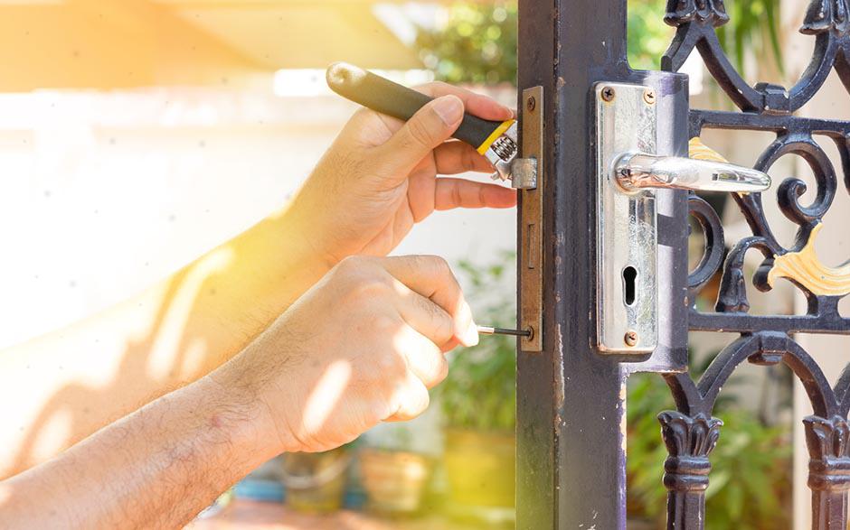 ouverture de porte serrure bloquée Trets